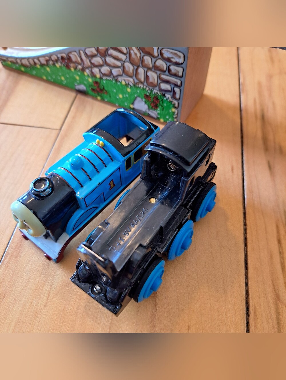 Light!  Battery Operated THOMAS!  Diecast Thomas Train Wooden Railway - Picture 9 of 9